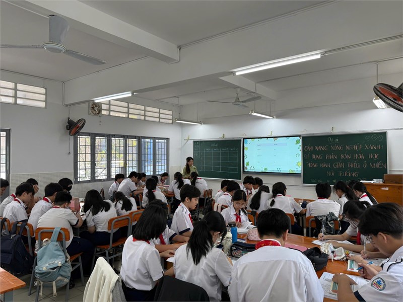 Tổ KHTN thực hiện chuyên đề “Ứng dụng các công cụ Al trong dạy học dự án nhằm phát triển năng lực số cho học sinh”